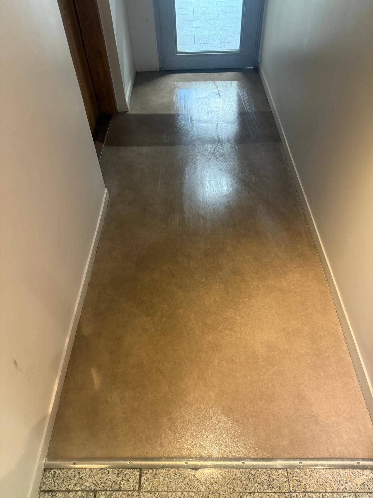 Couloir de service remis en état — Immeuble, Paris, réalisation Clarté Nettoyage Propre