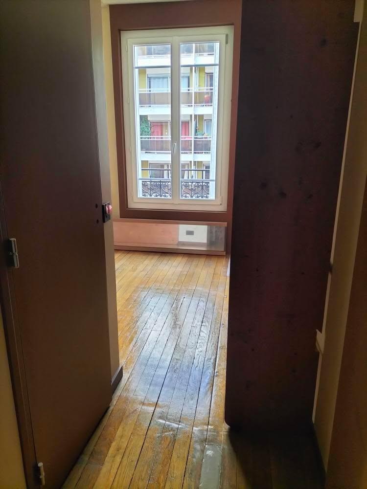Entrée et parquet après passage — Appartement, Paris, réalisation Clarté Nettoyage Propre